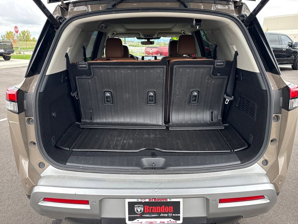 Used 2025 Nissan Pathfinder Platinum image 36