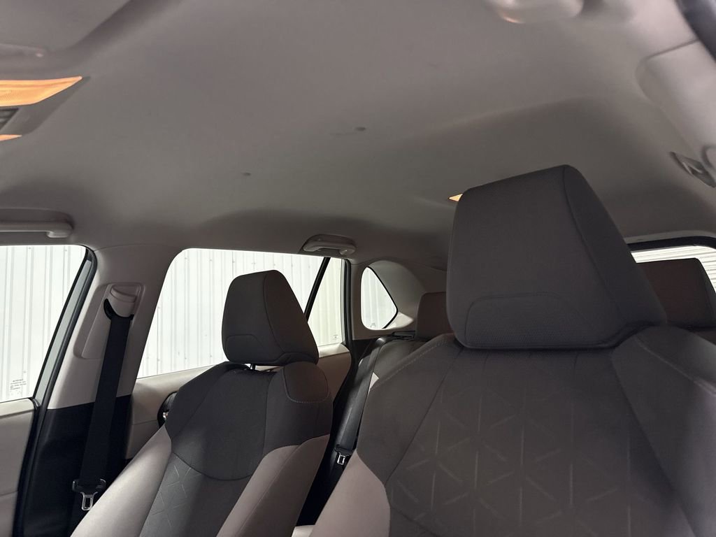 Used 2020 Toyota RAV4 XLE image 19