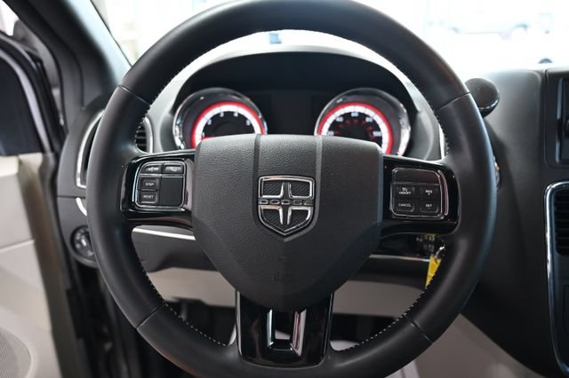 Used 2017 Dodge Grand Caravan SXT FWD image 23