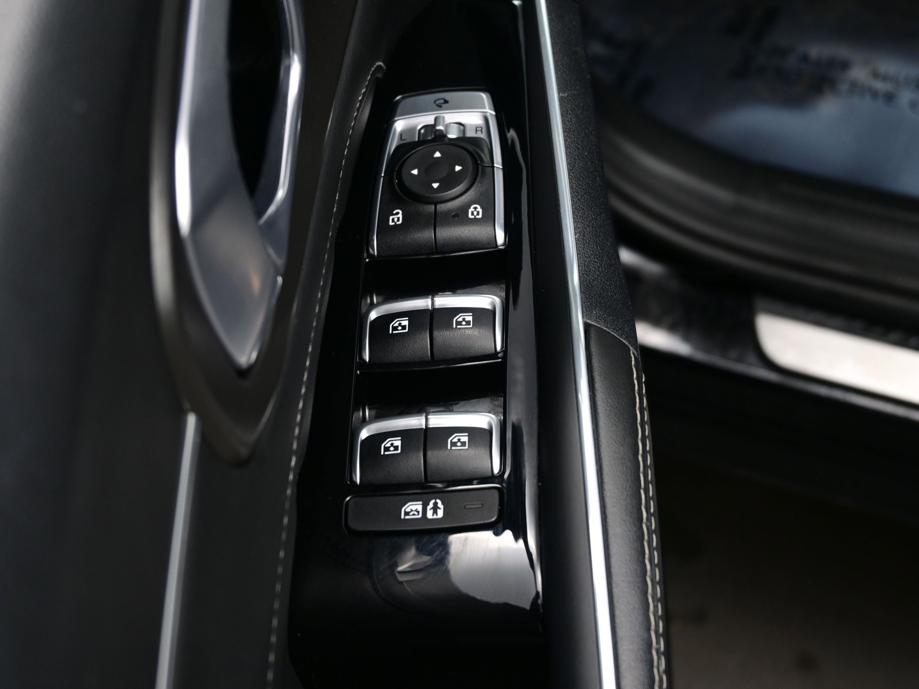 Used 2023 Kia Sorento SX image 10