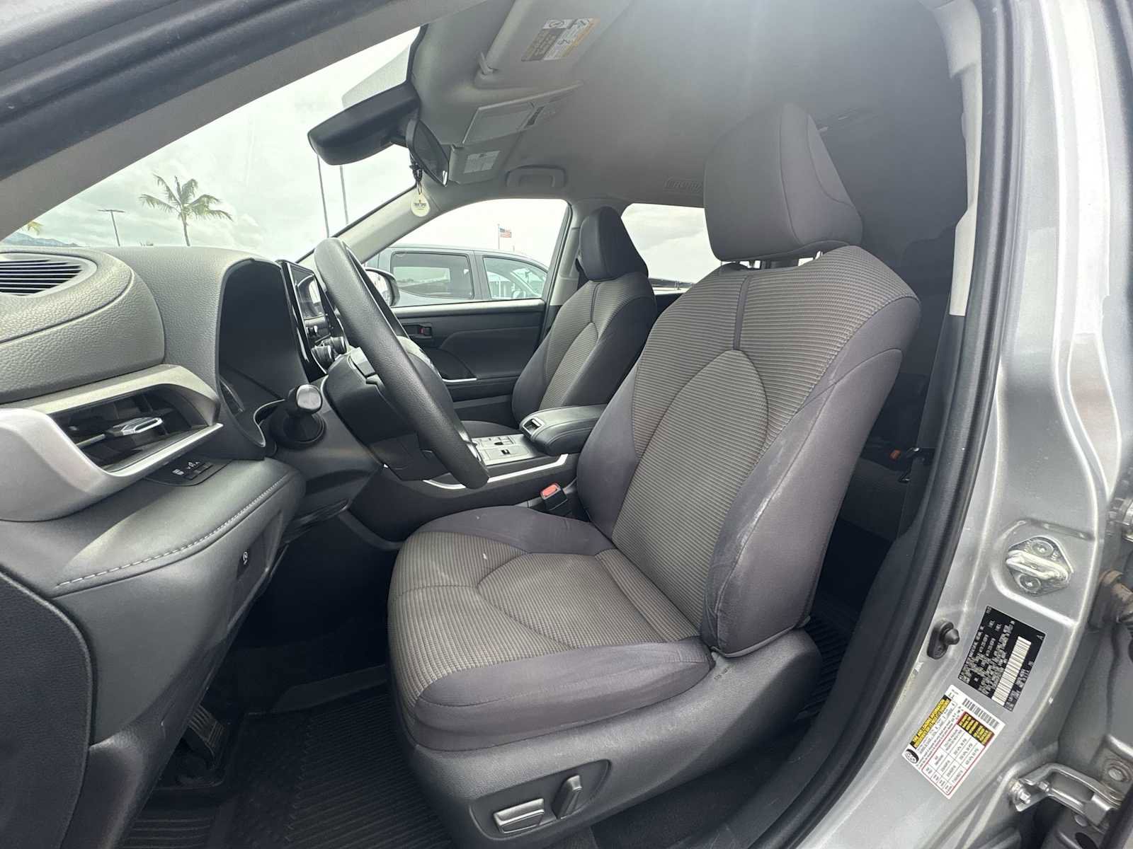Used 2023 Toyota Highlander L image 13