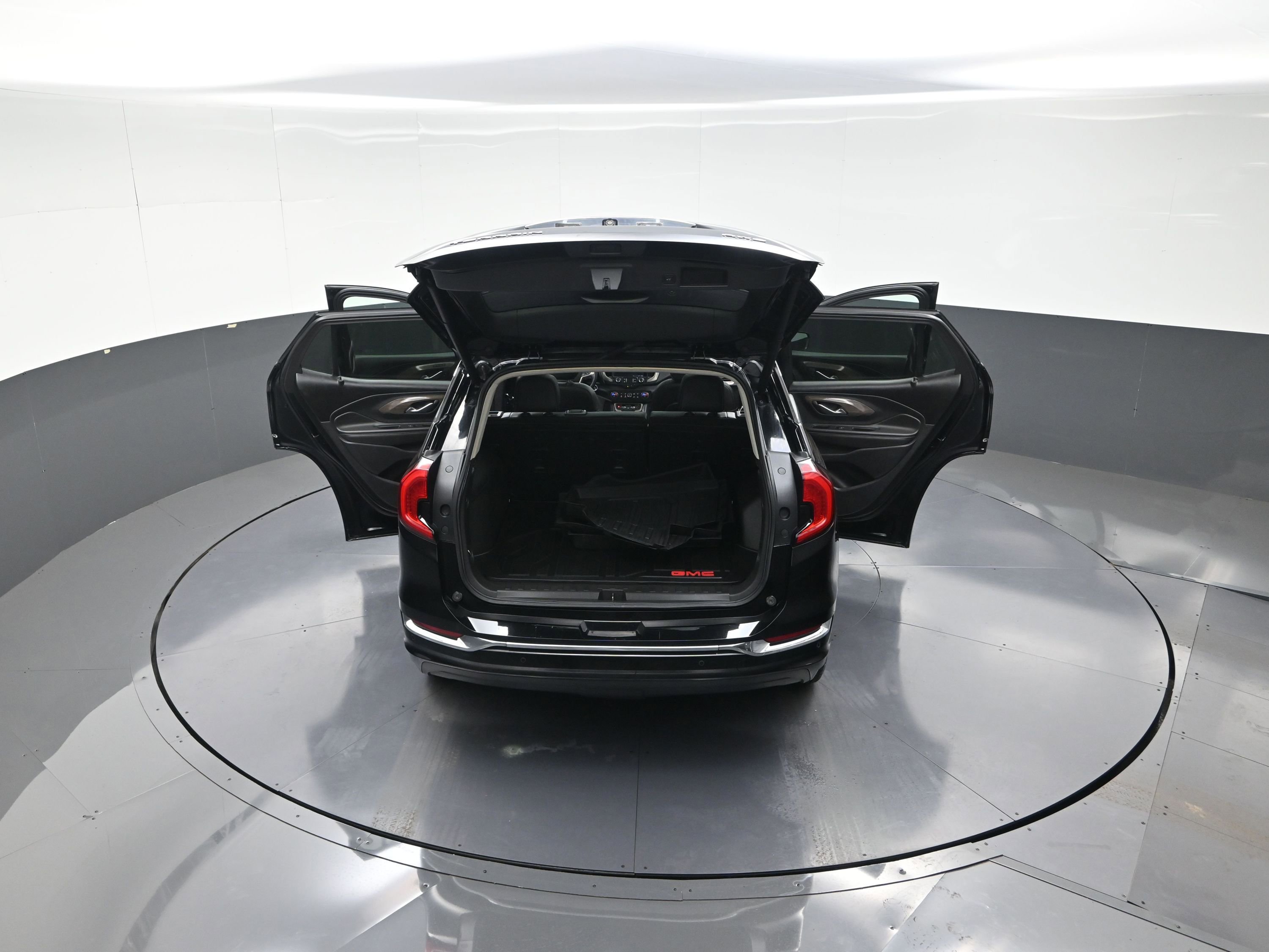 Used 2023 GMC Terrain Denali w/ Black Diamond Edition image 13