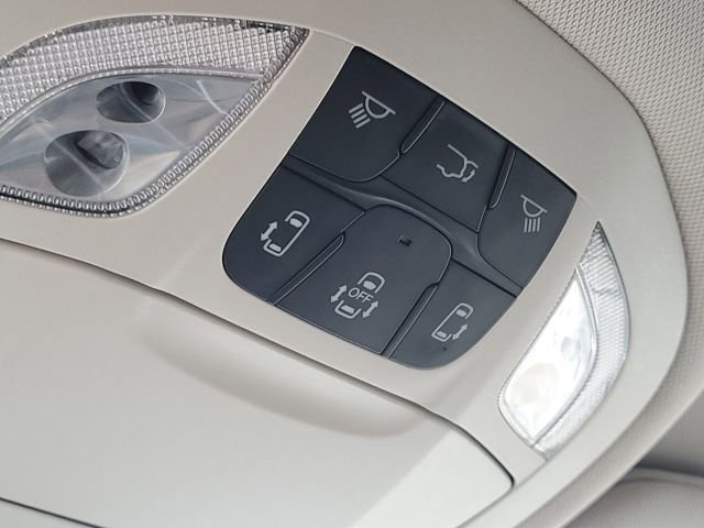 Used 2024 Chrysler Pacifica Touring-L image 23