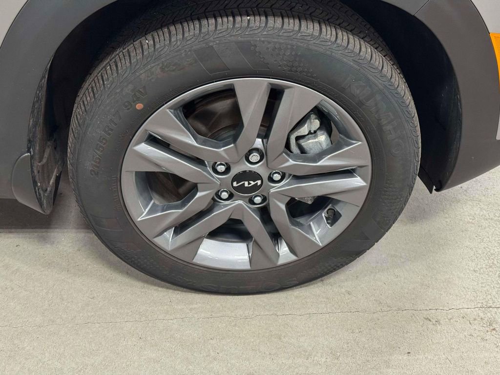Used 2023 Kia Seltos LX image 9