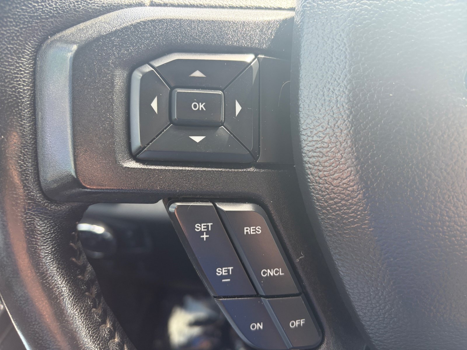 Used 2018 Ford F150 XLT w/ Equipment Group 302A Luxury AWD/4WD image 18