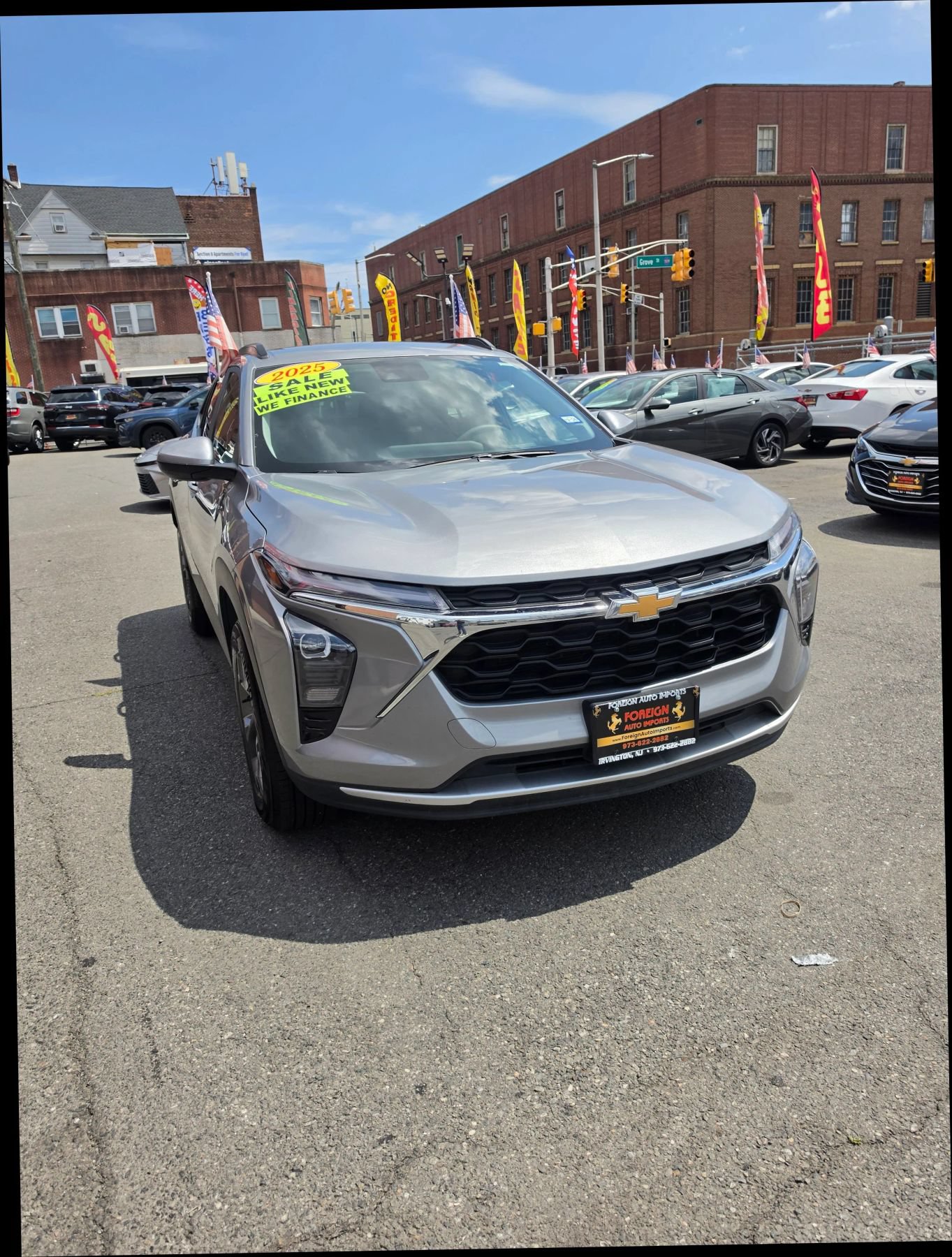 Used 2025 Chevrolet Trax LT FWD image 3