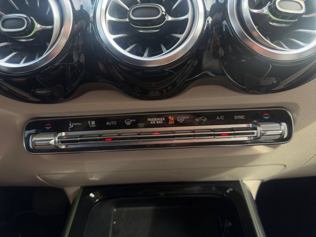 Used 2023 Mercedes-Benz GLB 250 w/ Premium Package image 18