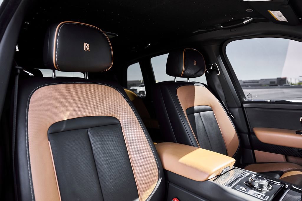 Used 2022 Rolls-Royce Cullinan Black Badge w/ Dark Exterior Package AWD/4WD image 48