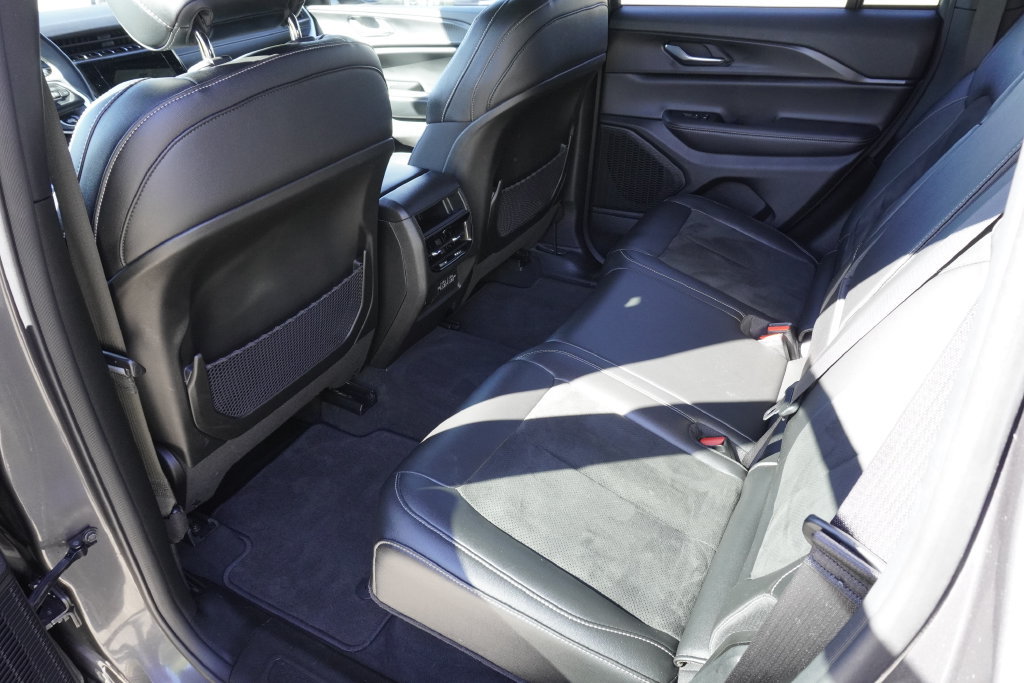 Used 2024 Jeep Grand Cherokee Altitude AWD/4WD image 30