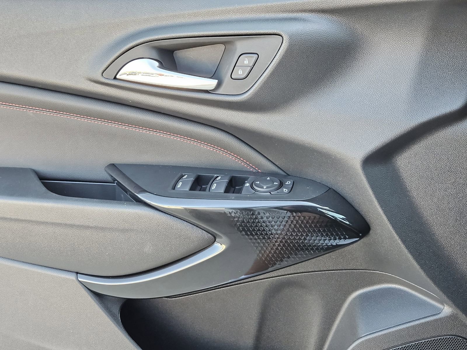 New 2026 Chevrolet Trax RS w/ Sunroof Package image 25