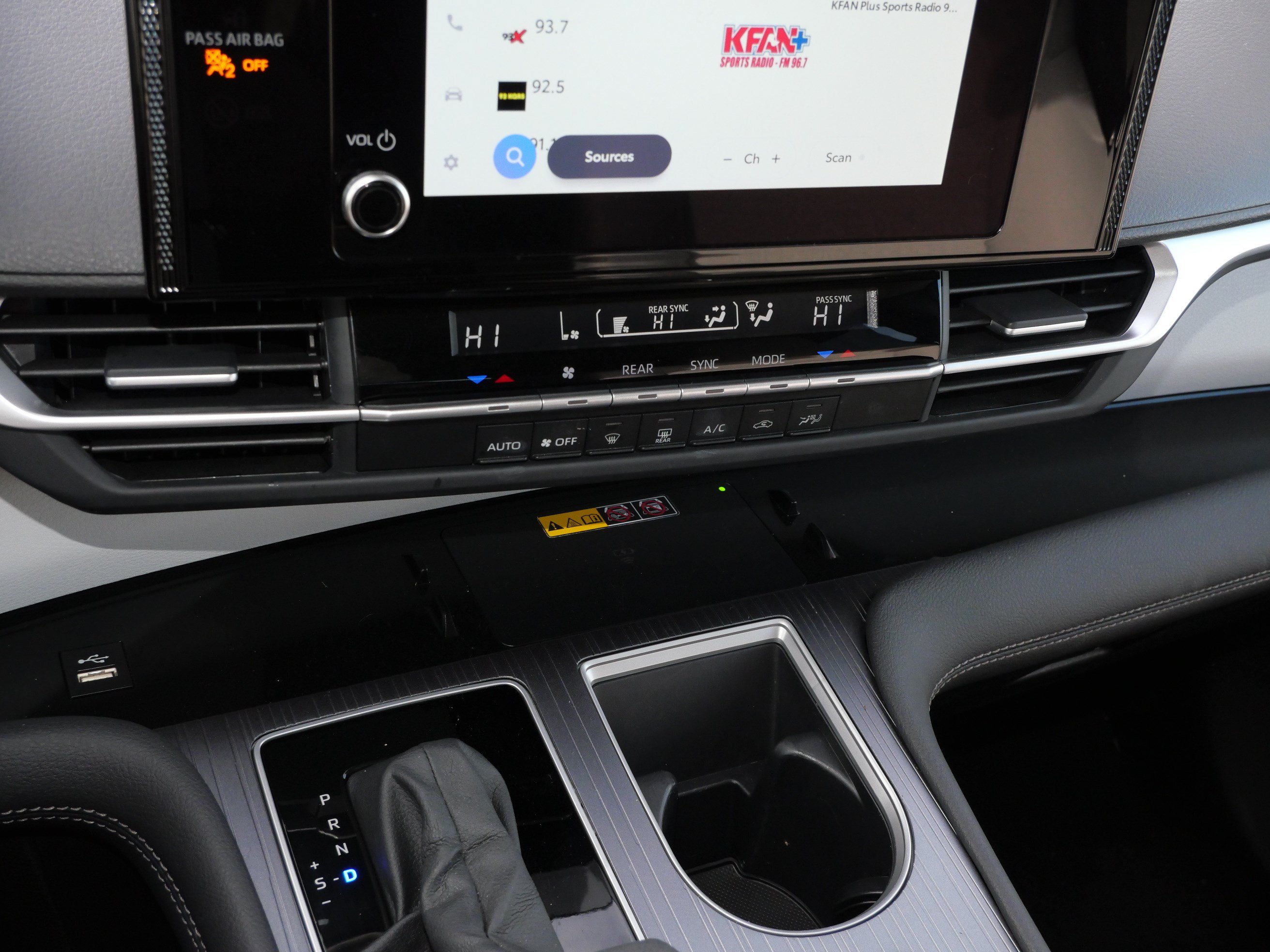 Certified 2025 Toyota Sienna LE AWD/4WD image 23
