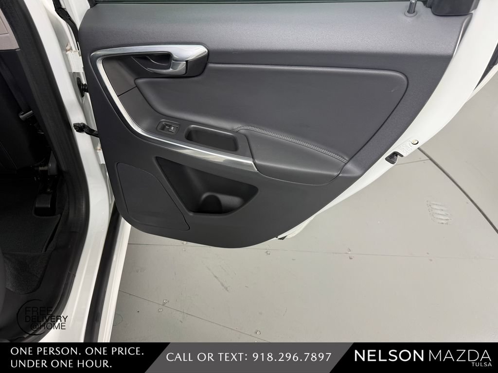 Used 2016 Volvo XC60 T5 w/ Proximity Package FWD image 42
