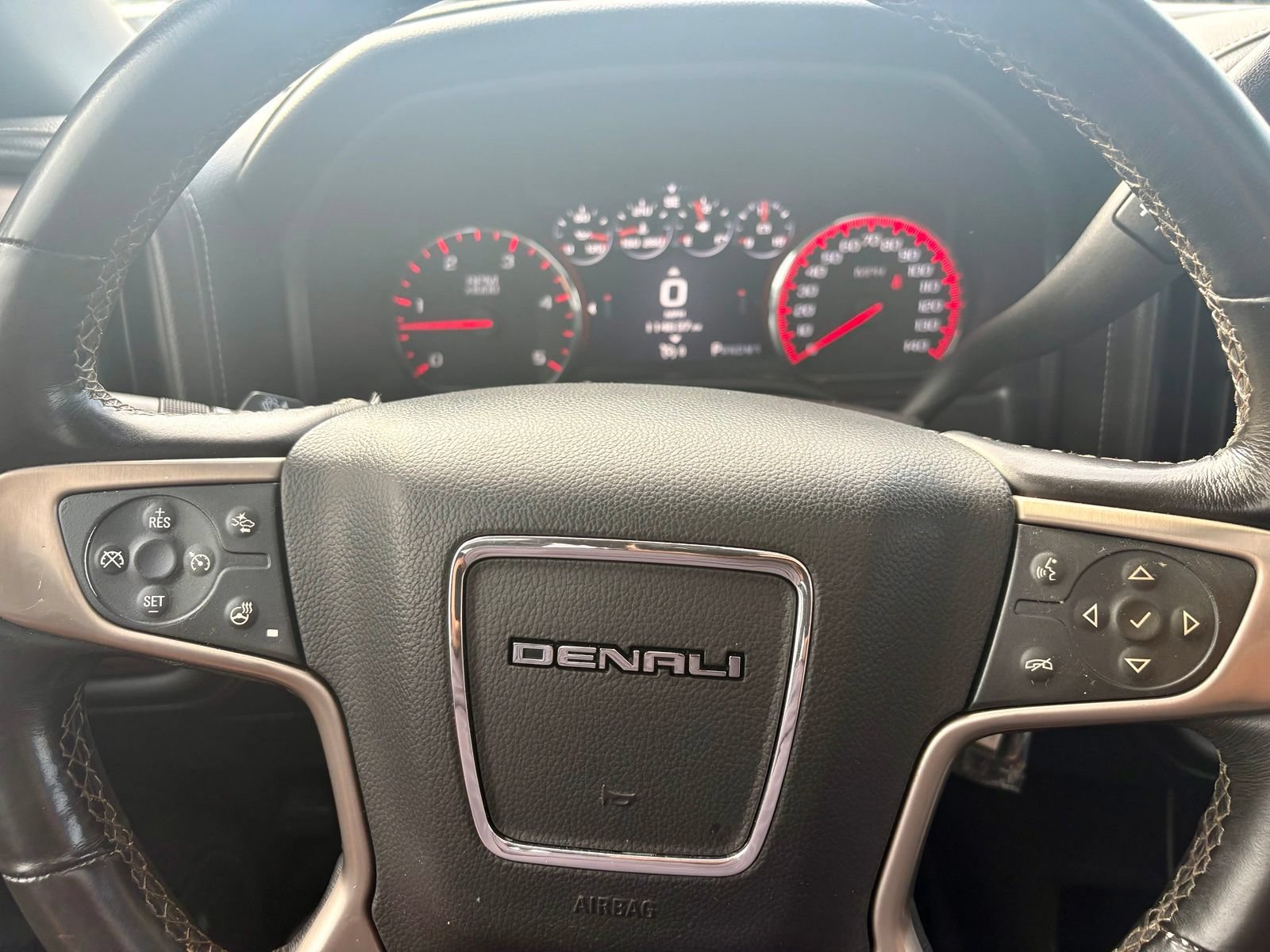 Used 2016 GMC Sierra 2500 Denali w/ Duramax Plus Package AWD/4WD image 18