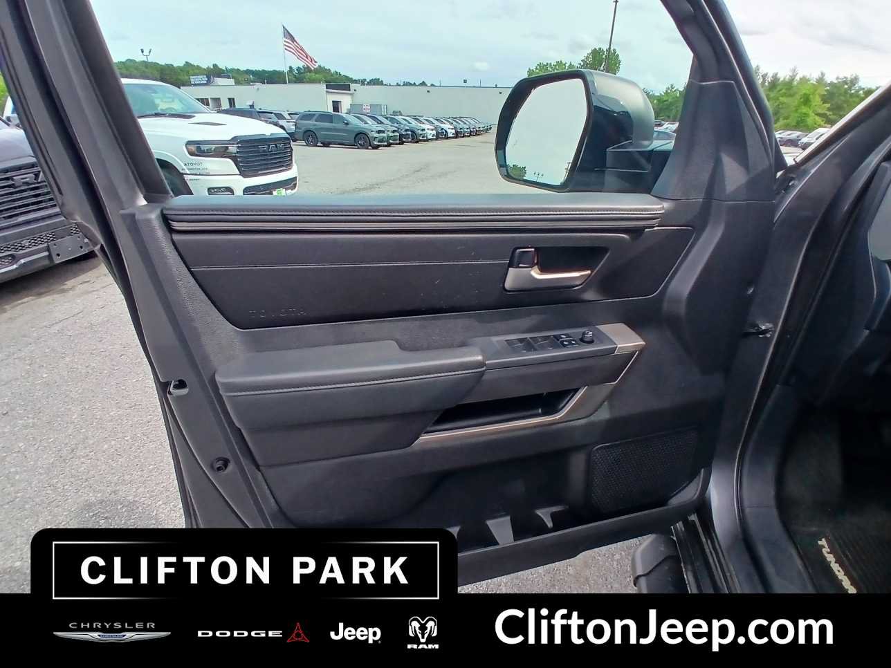 Used 2022 Toyota Tundra SR5 w/ SR5 Premium Package AWD/4WD image 9