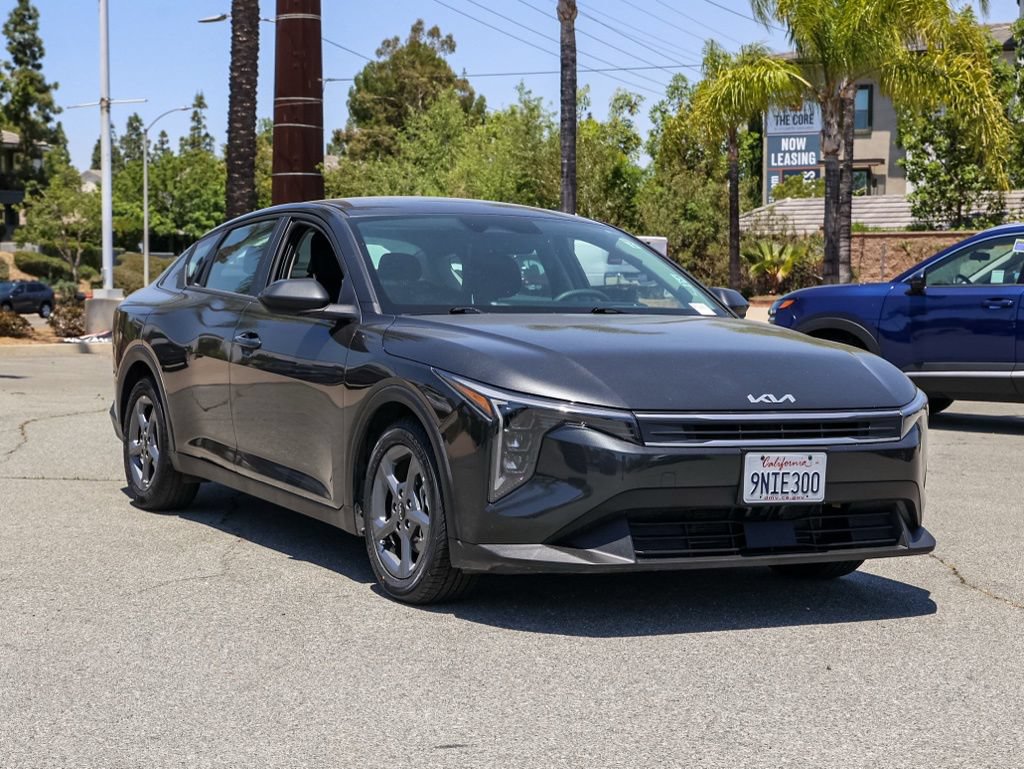 Used 2025 Kia K4 FWD image 2