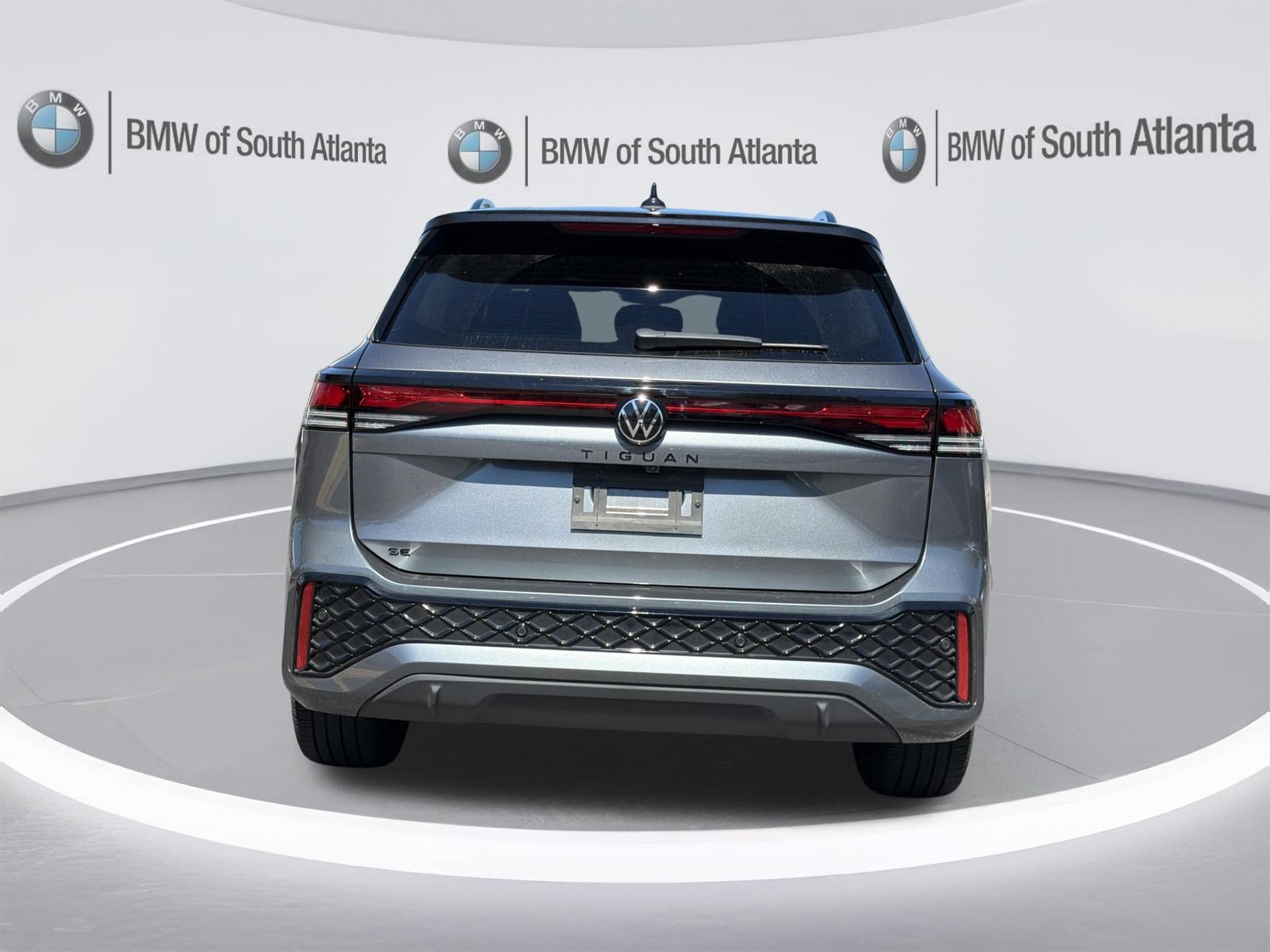 Used 2025 Volkswagen Tiguan SE R-Line FWD image 21