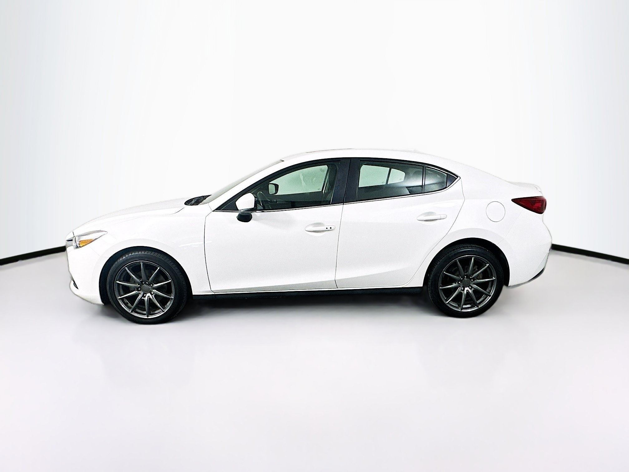 Used 2018 MAZDA MAZDA3 Touring FWD image 4
