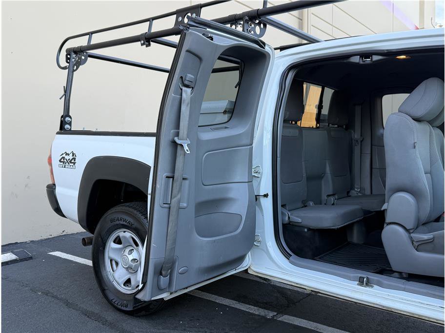 Used 2013 Toyota Tacoma 4x4 Access Cab w/ Convenience Pkg image 24