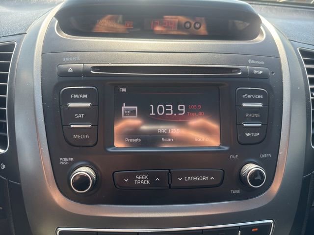 Used 2015 Kia Sorento LX image 16