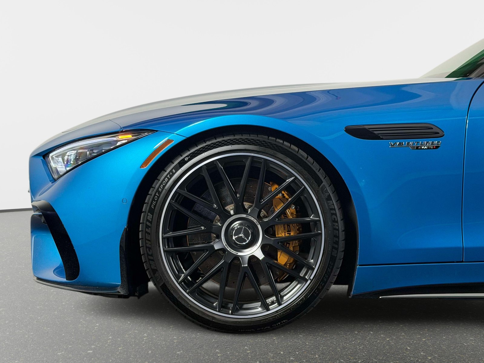 Used 2025 Mercedes-Benz SL 63 AMG 4MATIC w/ AMG Aerodynamics Package image 14