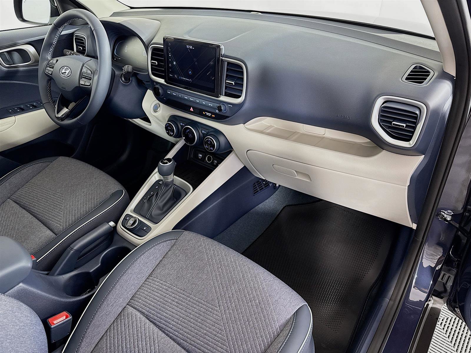 New 2025 Hyundai Venue Limited image 28