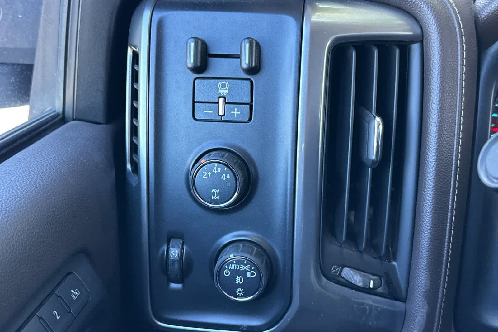 Used 2016 Chevrolet Silverado 2500 LTZ w/ LTZ Plus Package AWD/4WD image 29
