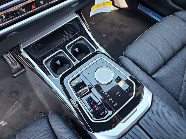 New 2025 BMW 750e xDrive image 27