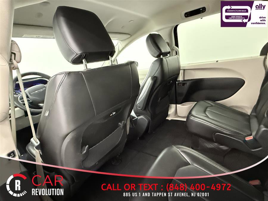 Used 2023 Chrysler Pacifica Touring-L FWD image 40