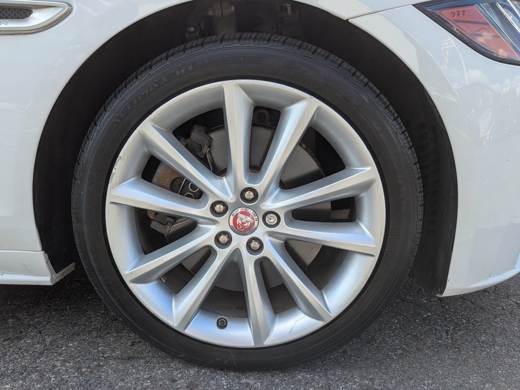 Used 2016 Jaguar XF R-Sport AWD/4WD image 59