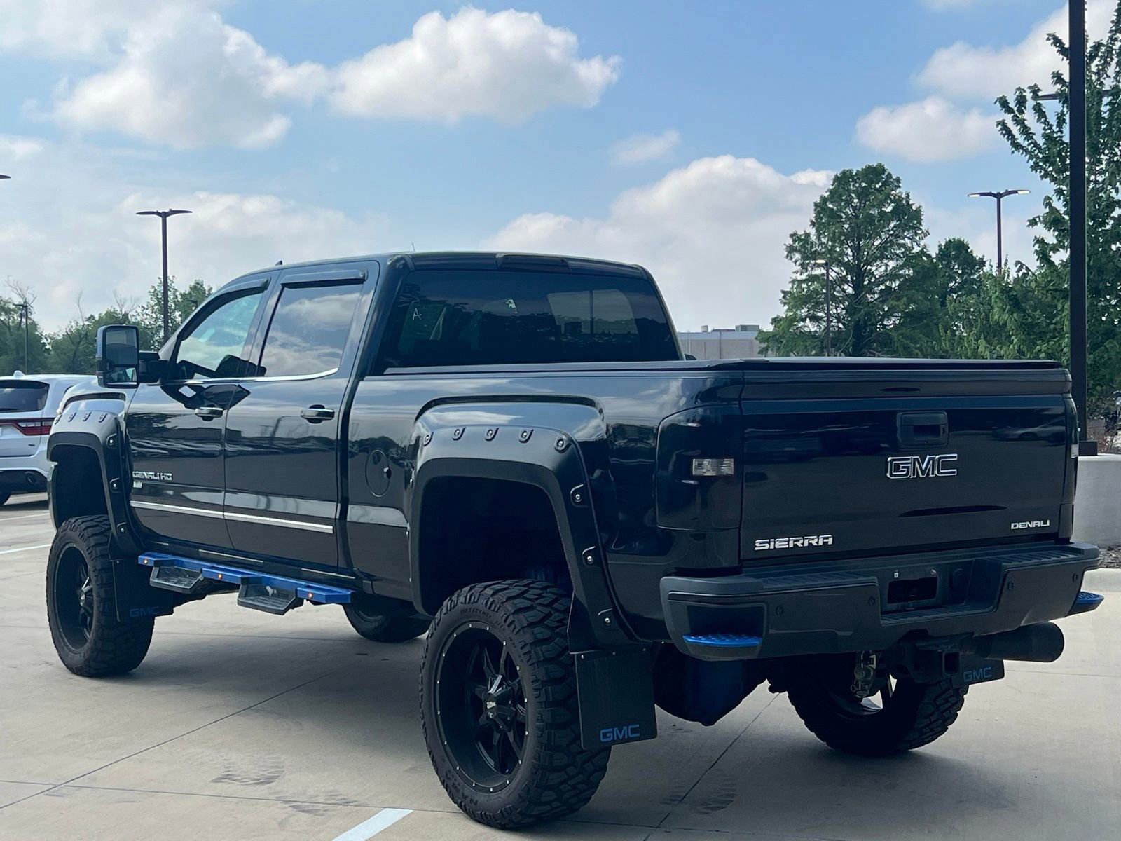 Used 2019 GMC Sierra 2500 Denali w/ Duramax Plus Package AWD/4WD image 11
