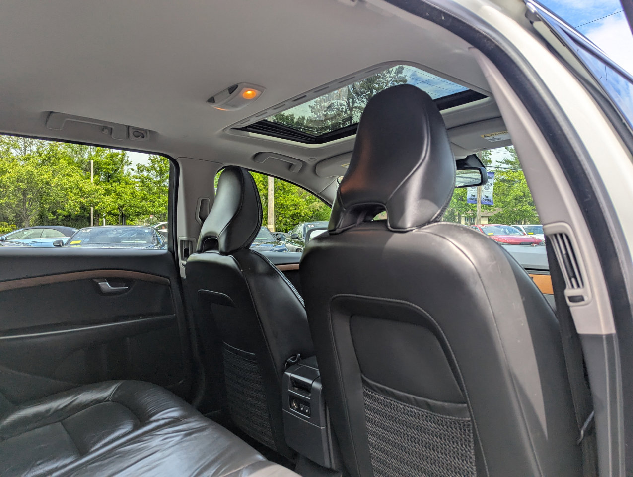 Used 2010 Volvo XC70 3.2 image 43