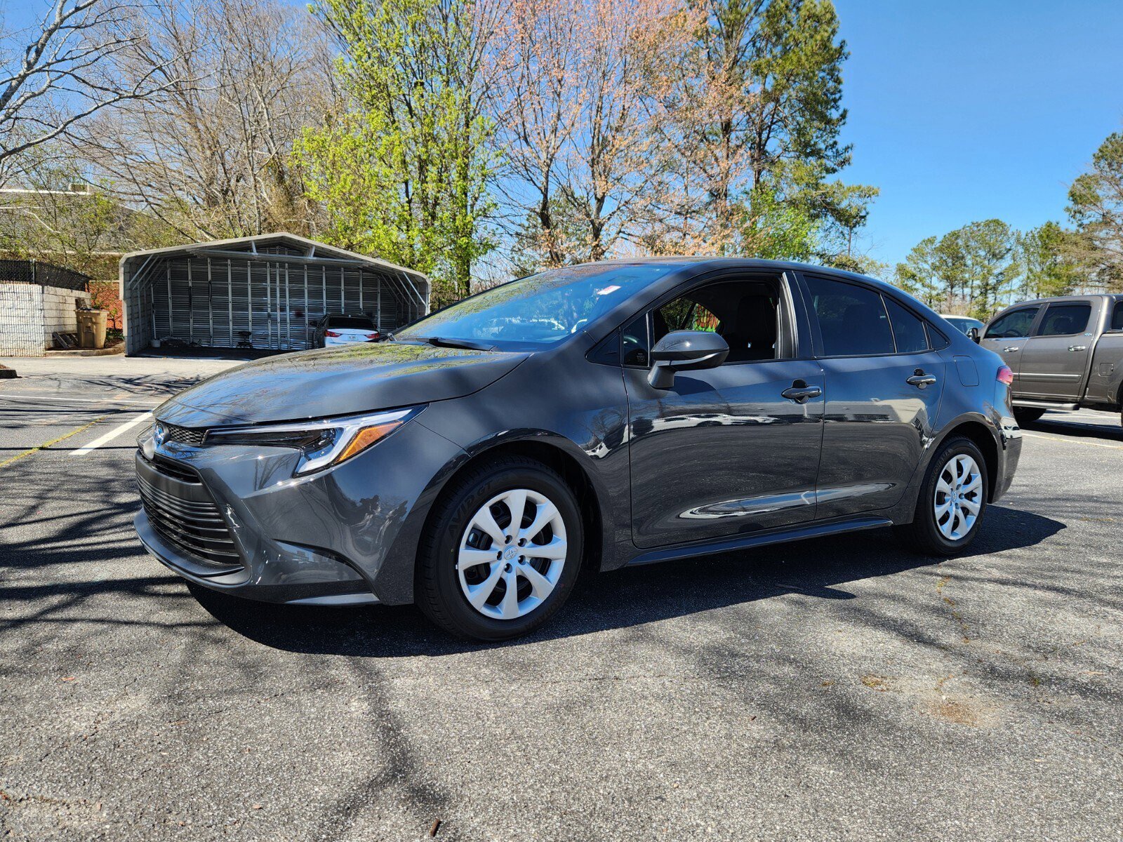 Used 2025 Toyota Corolla LE image 3