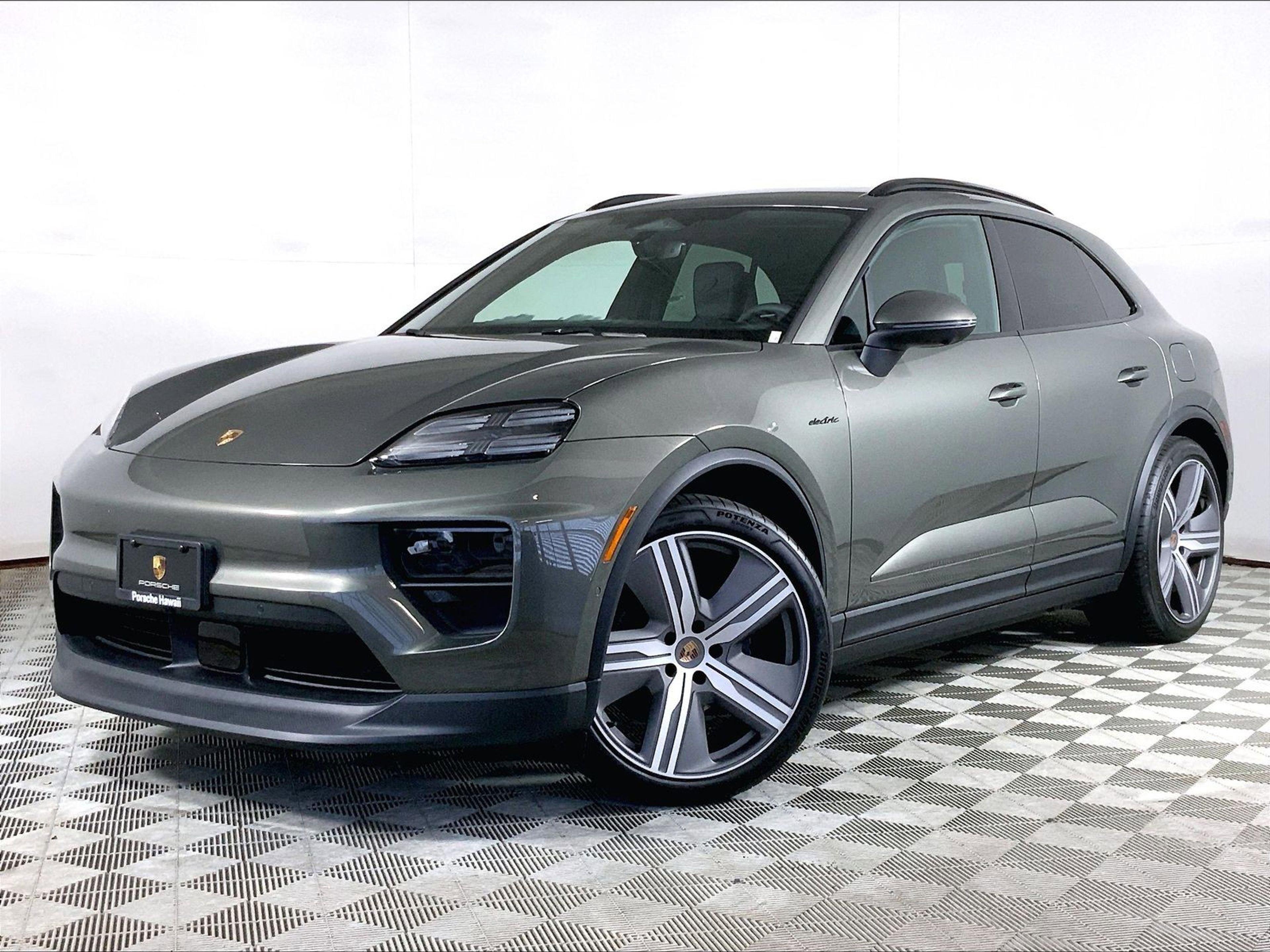 New 2026 Porsche Macan 4 Electric AWD/4WD image 1