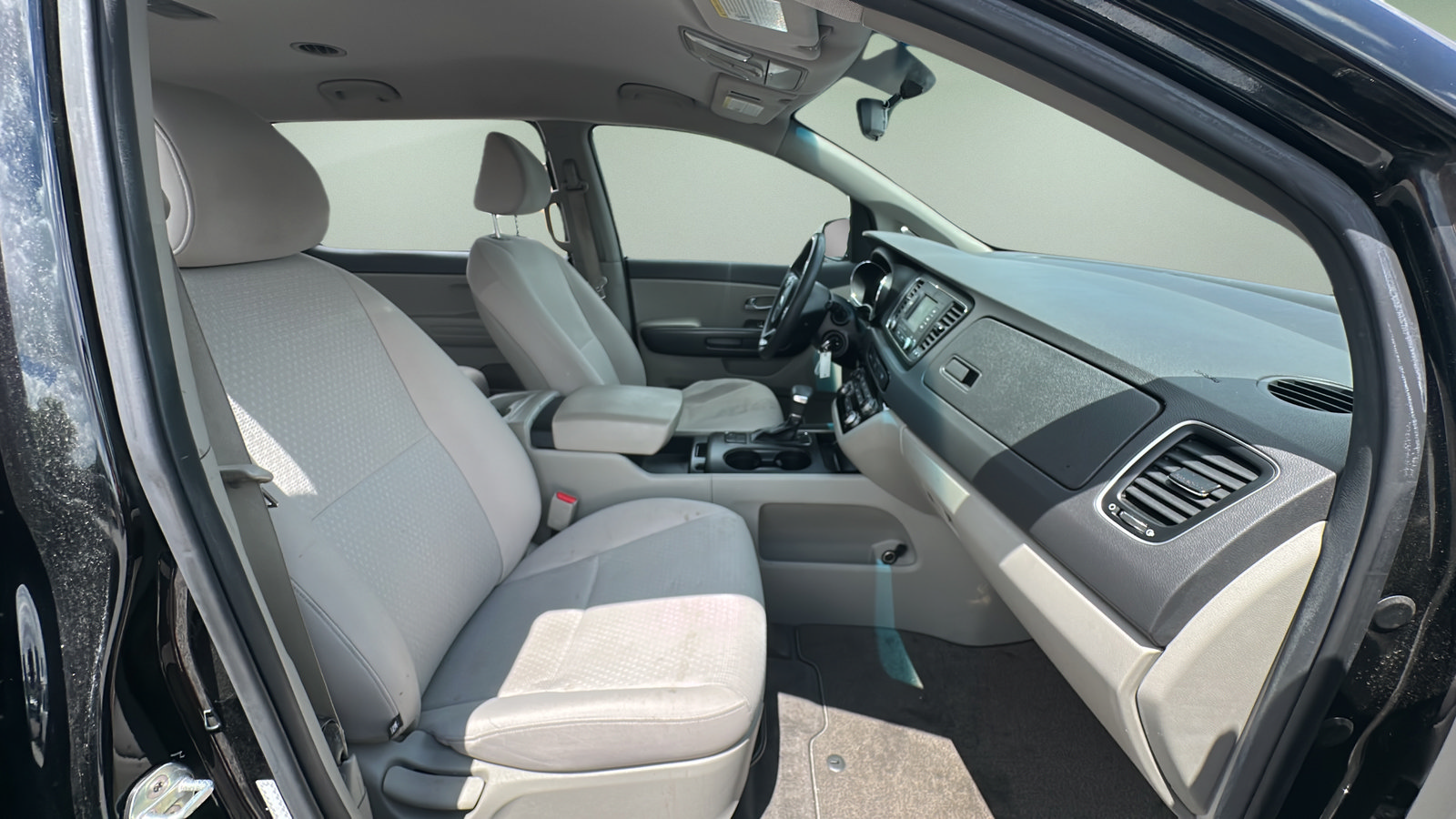 Used 2018 Kia Sedona L FWD image 16