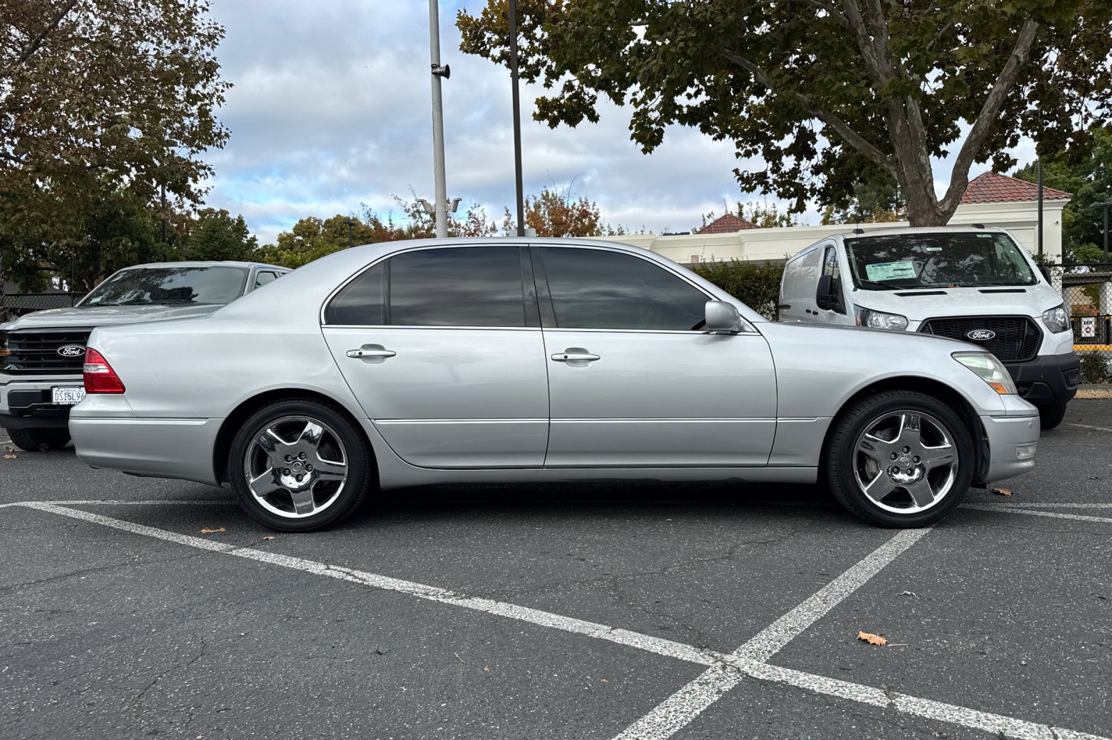 Used 2005 Lexus LS 430 w/ Modern Luxury Pkg RWD image 3