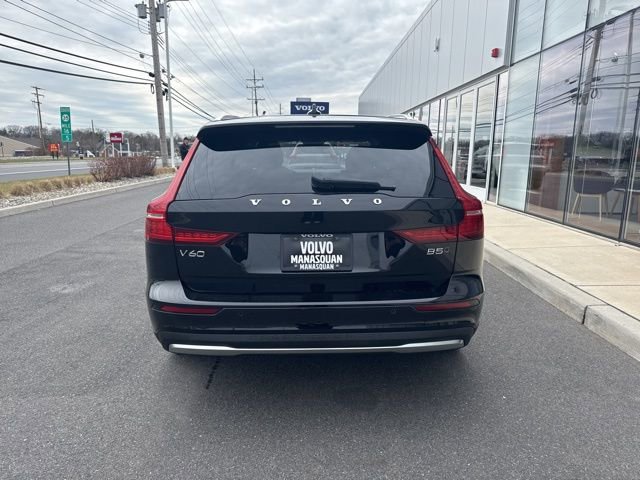 Used 2025 Volvo V60 B5 Cross Country Plus image 4
