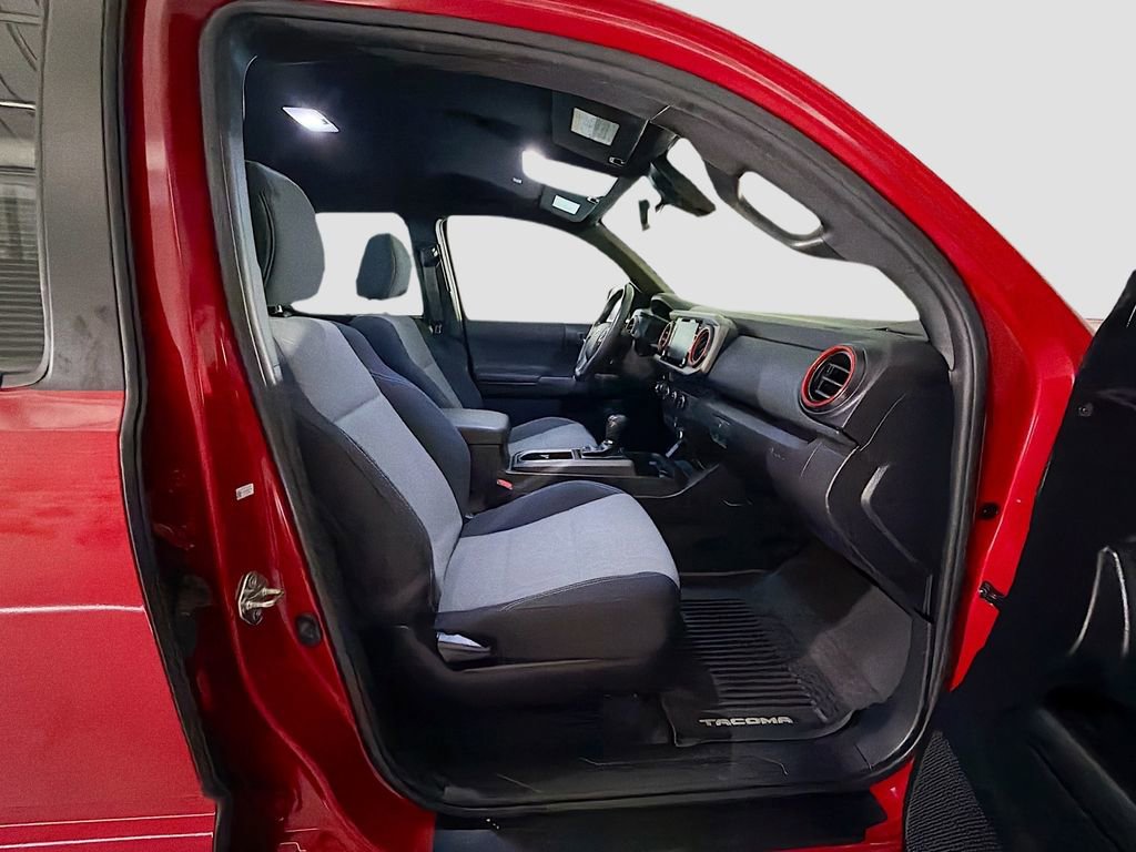 Used 2021 Toyota Tacoma TRD Sport w/ Technology Package image 29