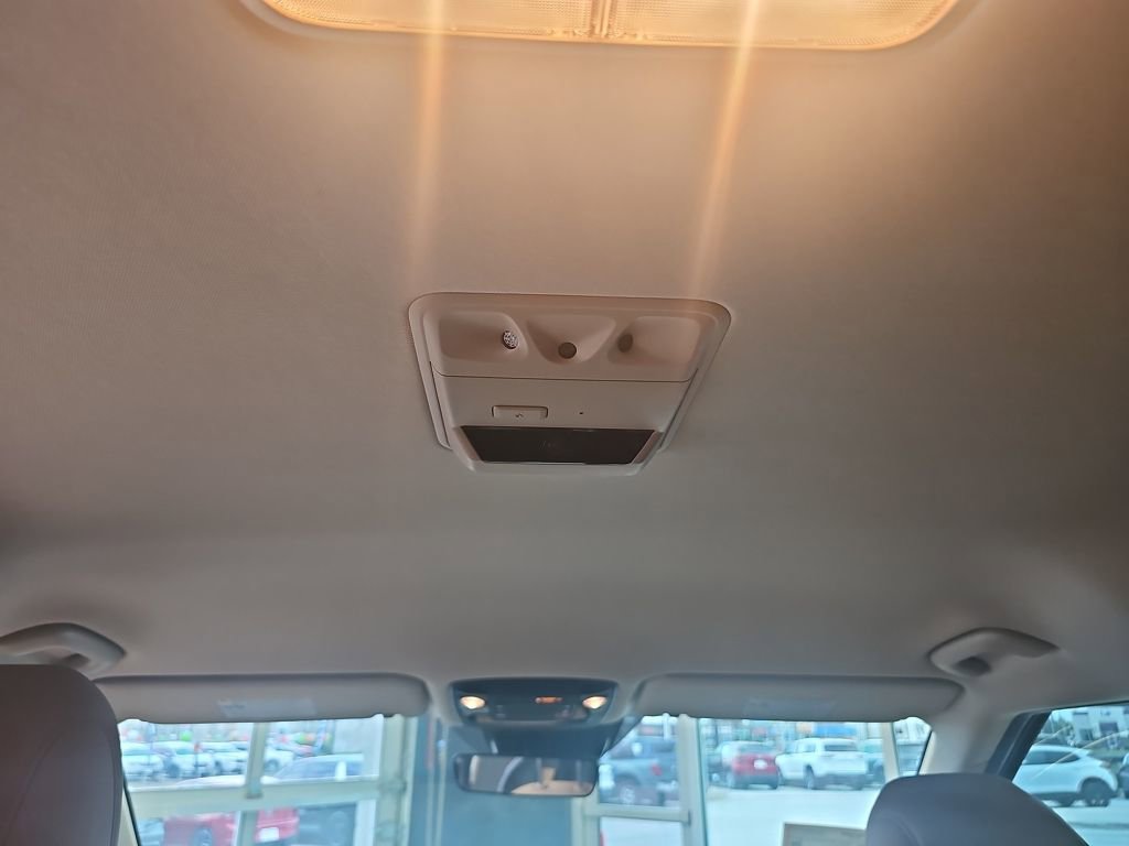 Used 2024 Kia Carnival EX image 44