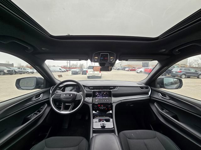 Used 2025 Jeep Grand Cherokee L Laredo w/ Luxury Tech Group I image 18