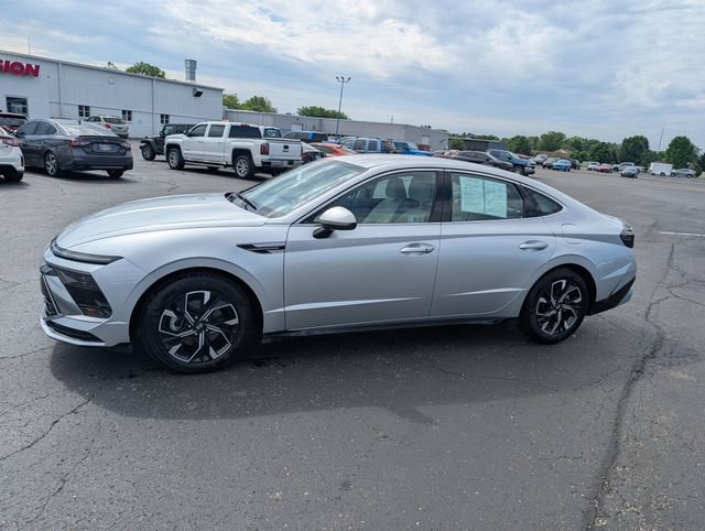 Used 2025 Hyundai Sonata SEL FWD image 4