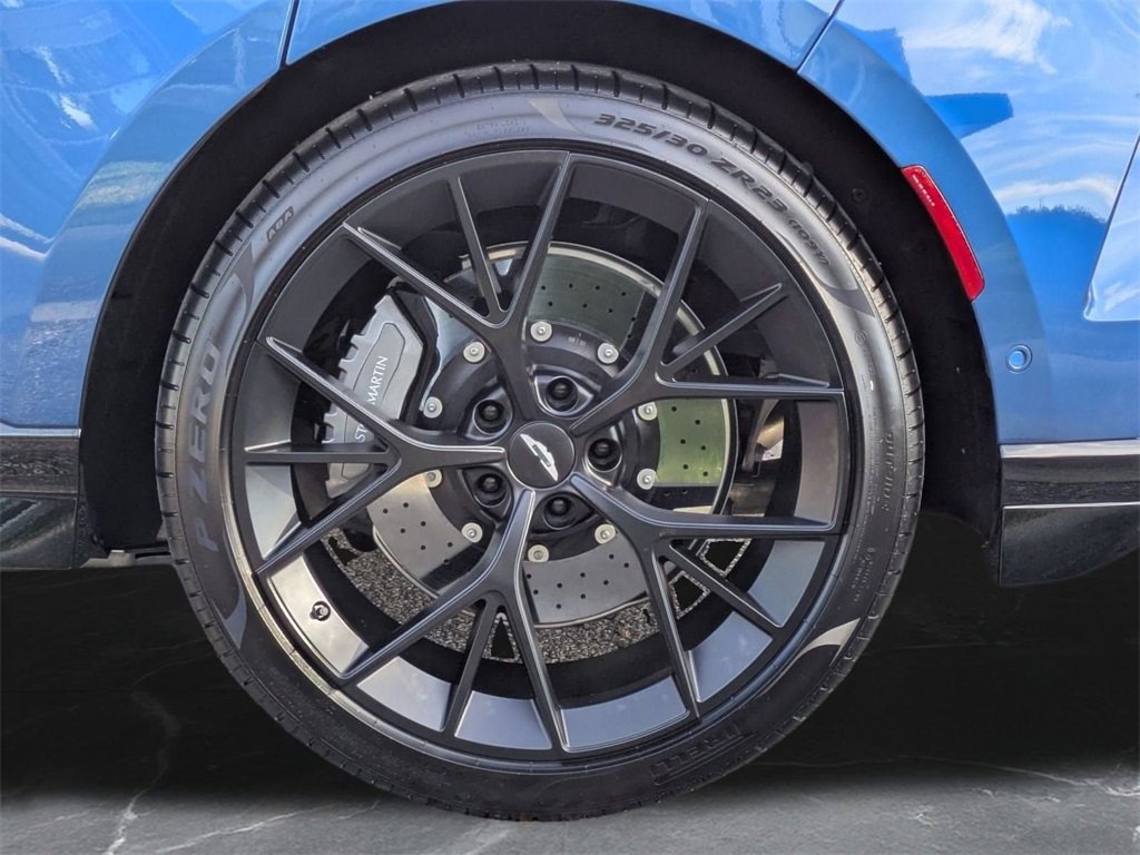 New 2025 Aston Martin DBX 707 image 35