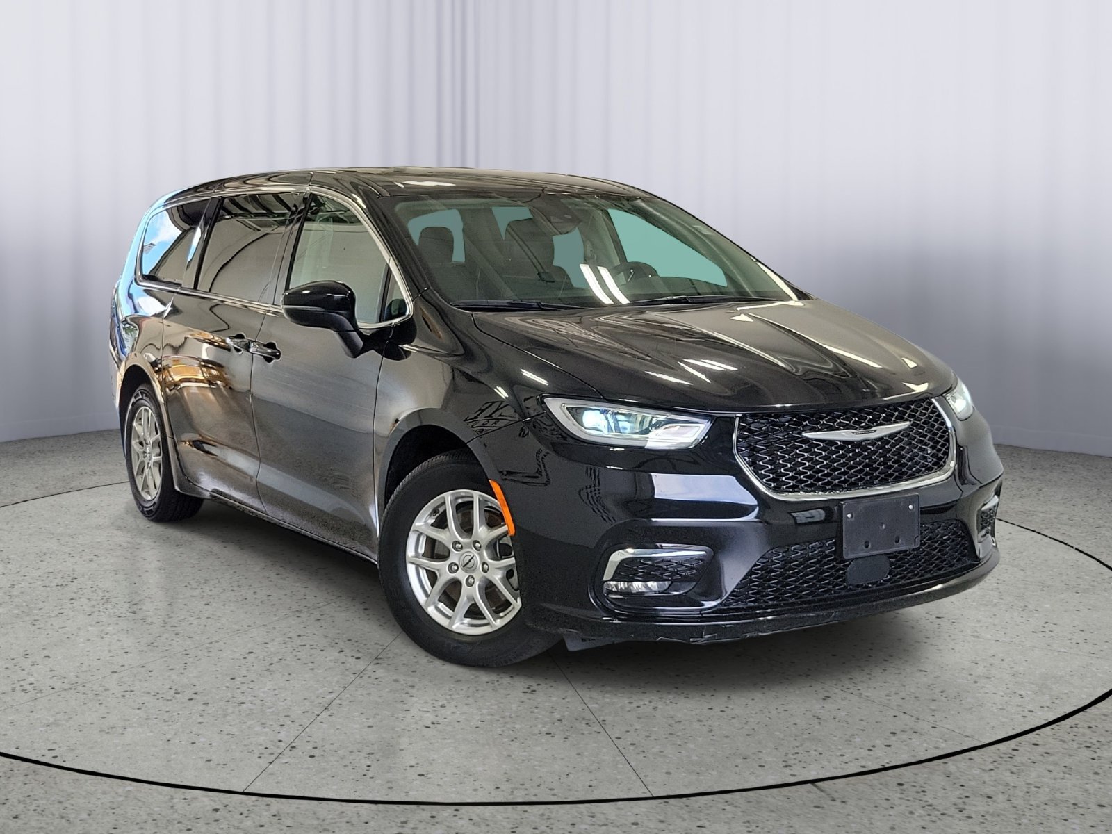Used 2023 Chrysler Pacifica Touring-L