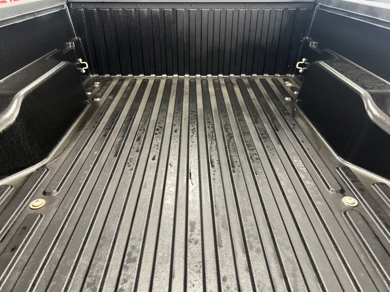 Used 2017 Toyota Tacoma SR AWD/4WD image 8