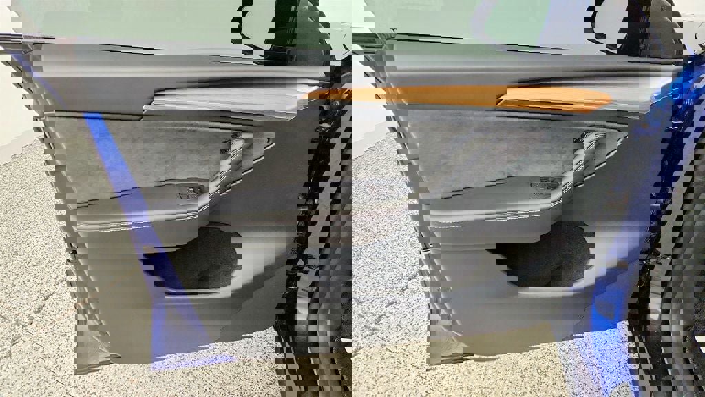 Used 2023 Tesla Model Y Long Range image 11