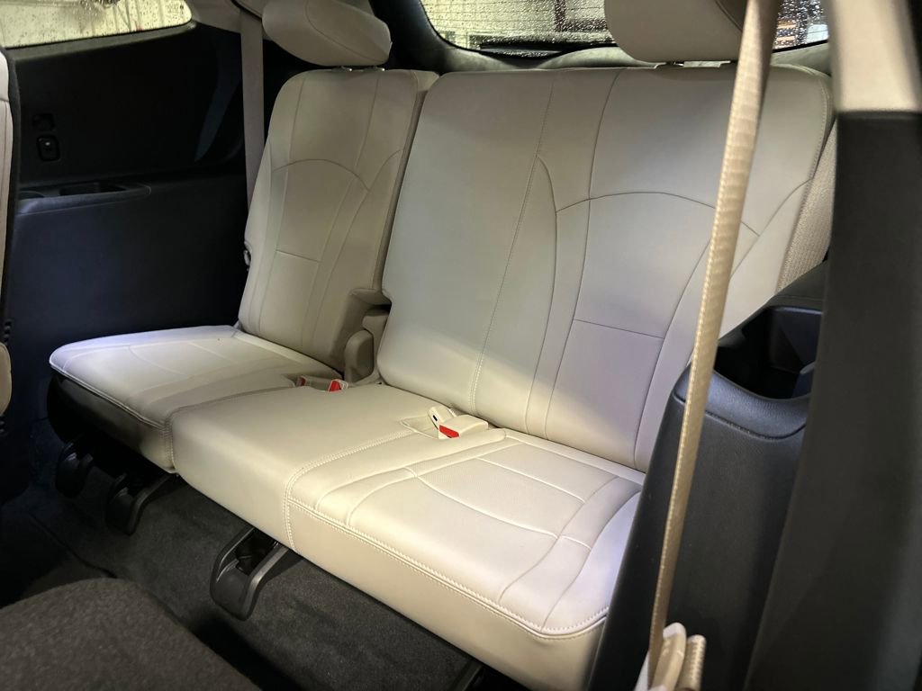 Used 2023 Buick Enclave Essence w/ Sport Touring Edition image 28