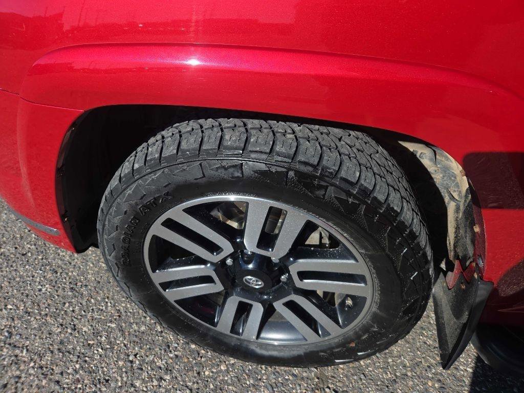 Used 2014 Toyota 4Runner SR5 AWD/4WD image 29