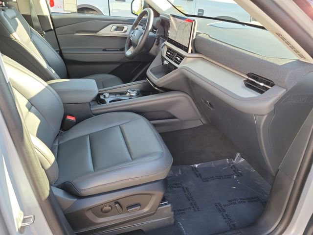 Used 2025 Ford Explorer Active w/ Active Comfort Package RWD image 14