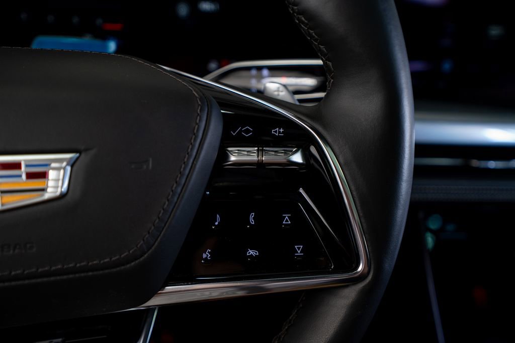 Used 2025 Cadillac Escalade ESV V image 41