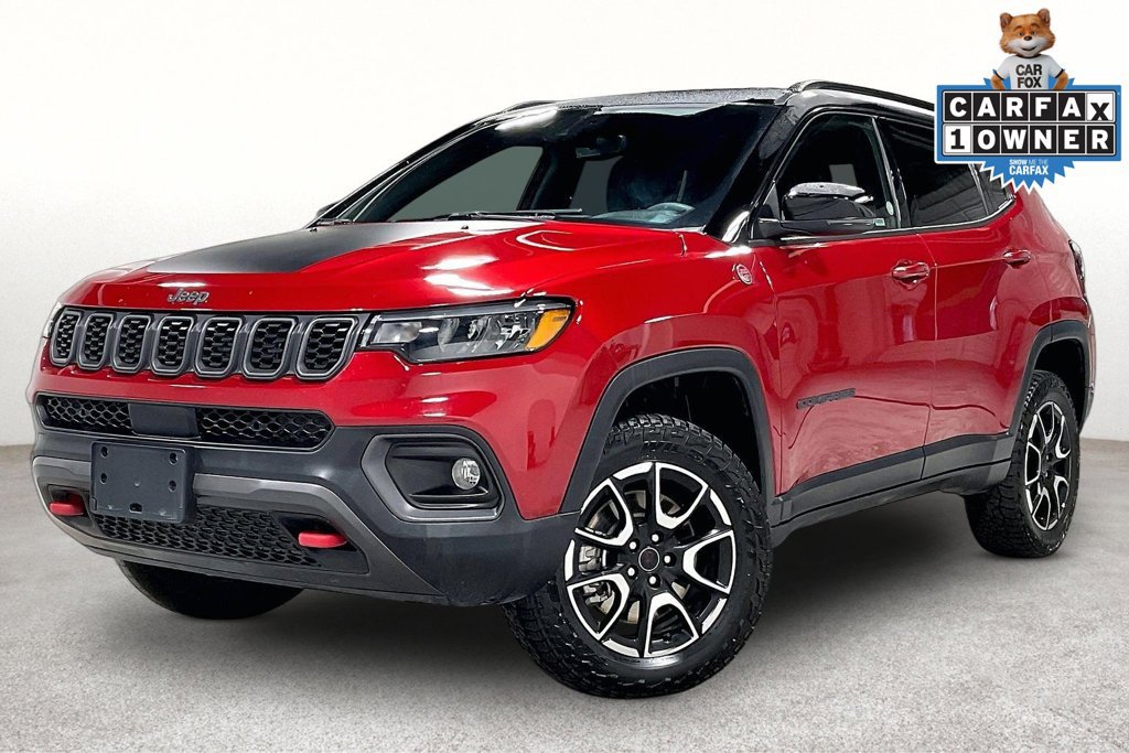 Used 2025 Jeep Compass Trailhawk AWD/4WD image 14