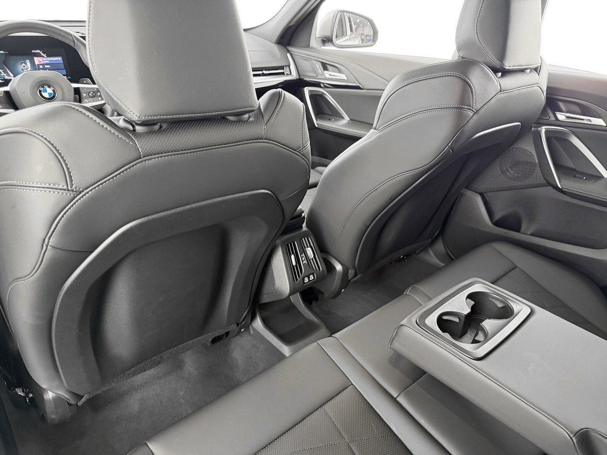 Used 2025 BMW X2 xDrive28i w/ M Sport Package image 26